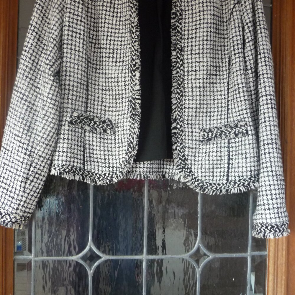 WHBM HOUNDSTOOTH JACKET BLAZER MEDIUM - image 4